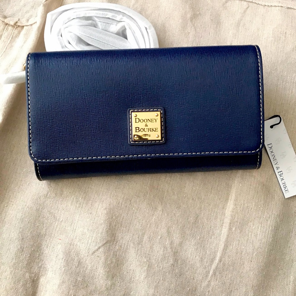 Dooney & Bourke Daphne Crossbody Wallet 💎